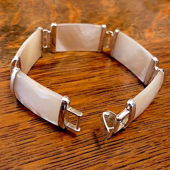 $64  Faceted Mother of Pearl Estate Bracelet  925 WW China - Picture 3 of 3